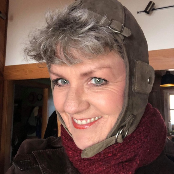 Hello.  I'm Kimi - Picture 8 of 13